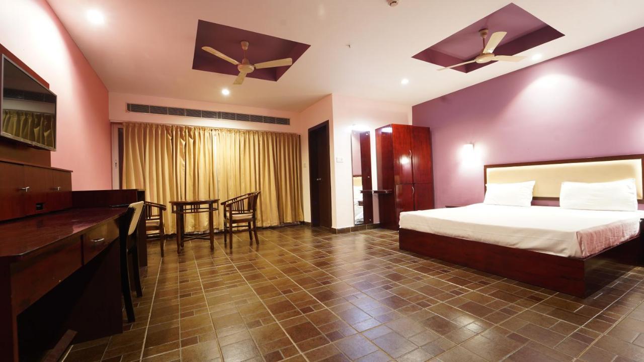 Misty Gate Hotel ไวทีรี ภายนอก รูปภาพ
