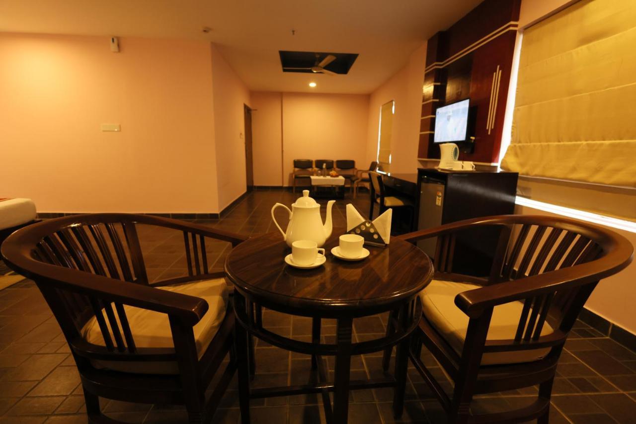 Misty Gate Hotel ไวทีรี ภายนอก รูปภาพ