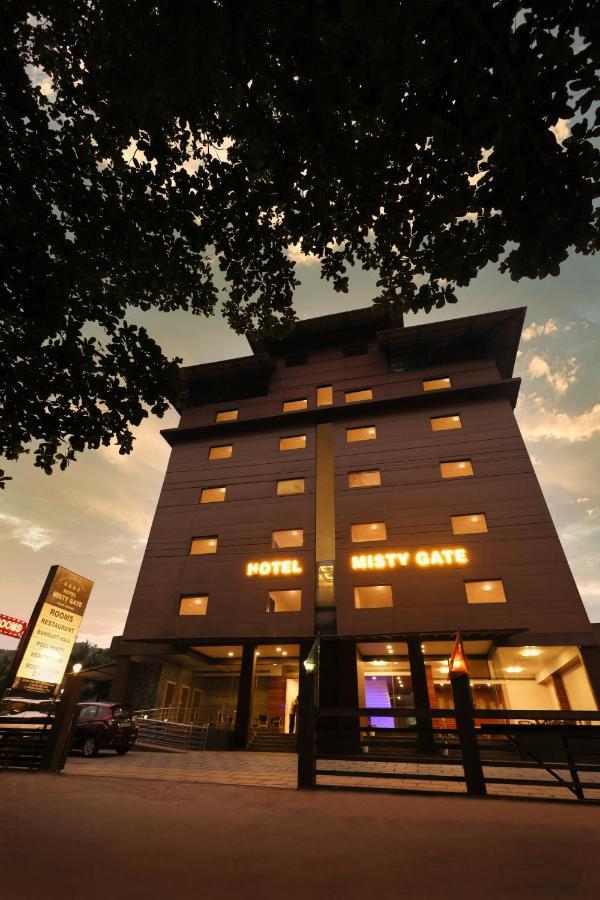 Misty Gate Hotel ไวทีรี ภายนอก รูปภาพ